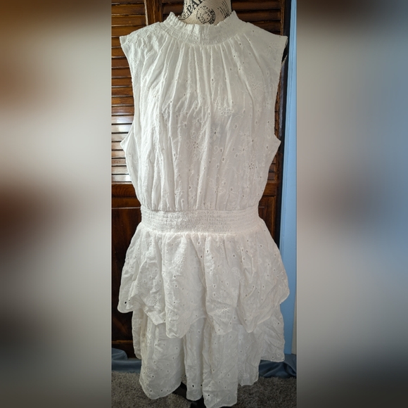 NEW WT,, Laundry Tiered Ruffle Dress - Picture 16 of 16
